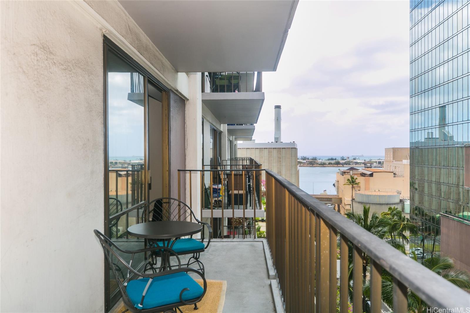 225 Queen Street  Unit 9G