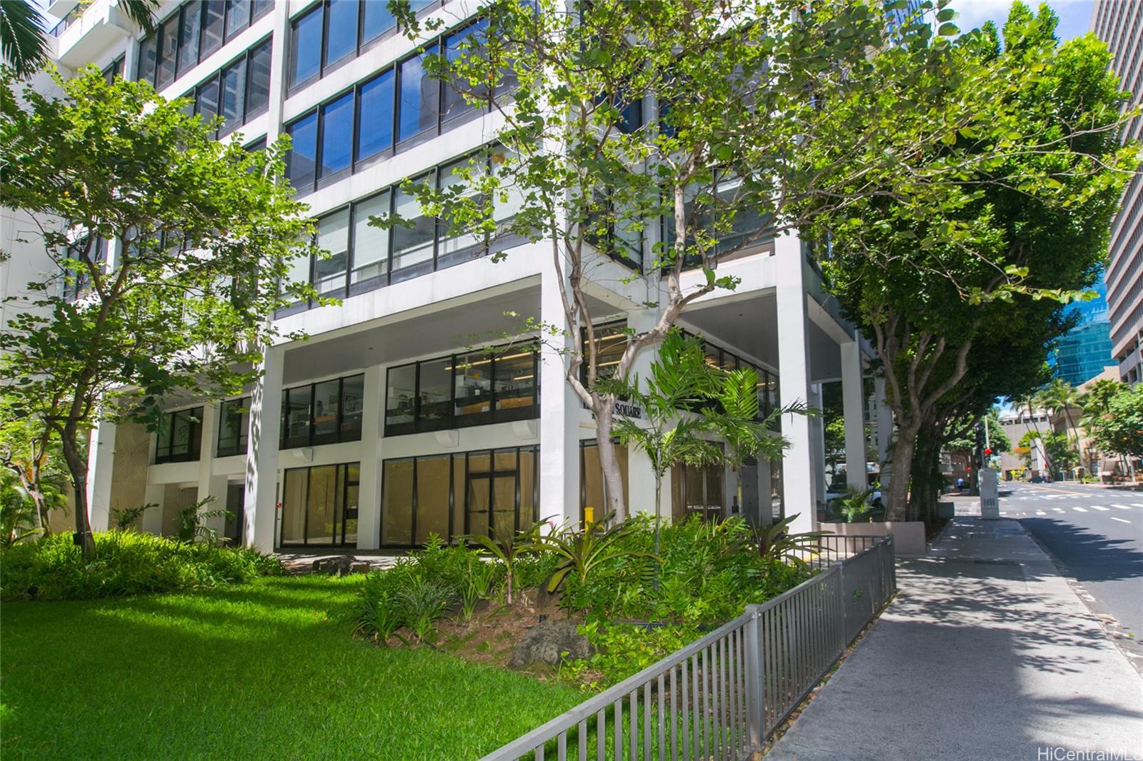 225 Queen Street  Unit 9G