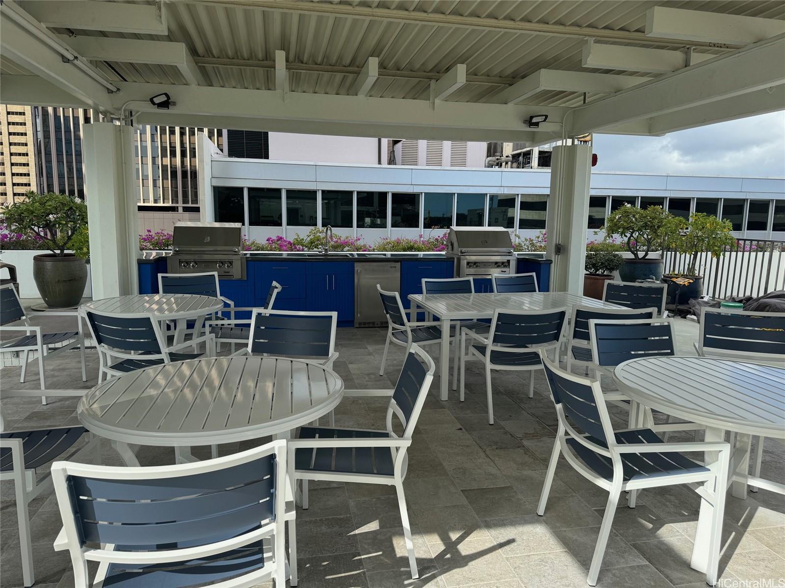 225 Queen Street  Unit 9G