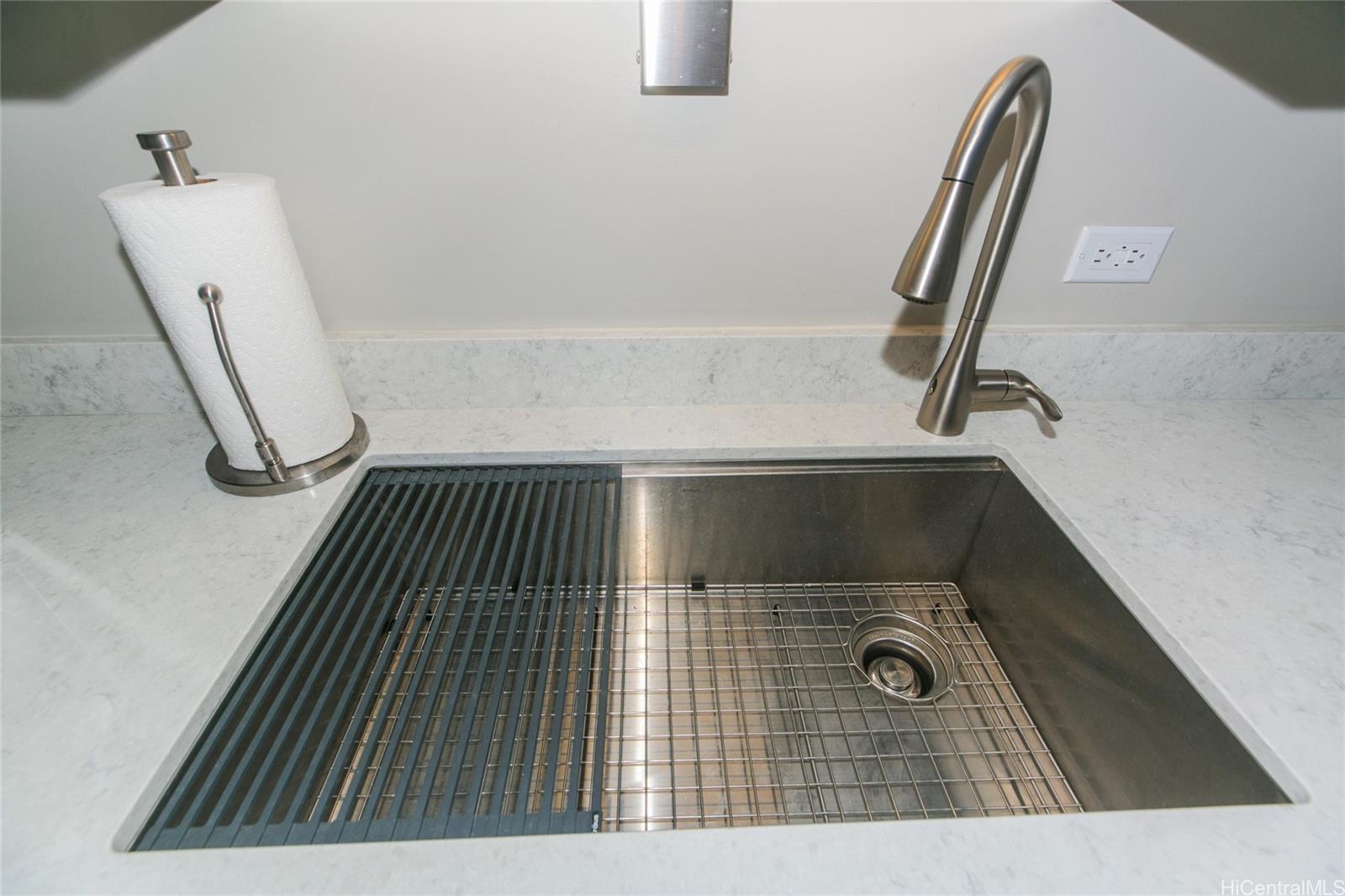 225 Queen Street  Unit 9G