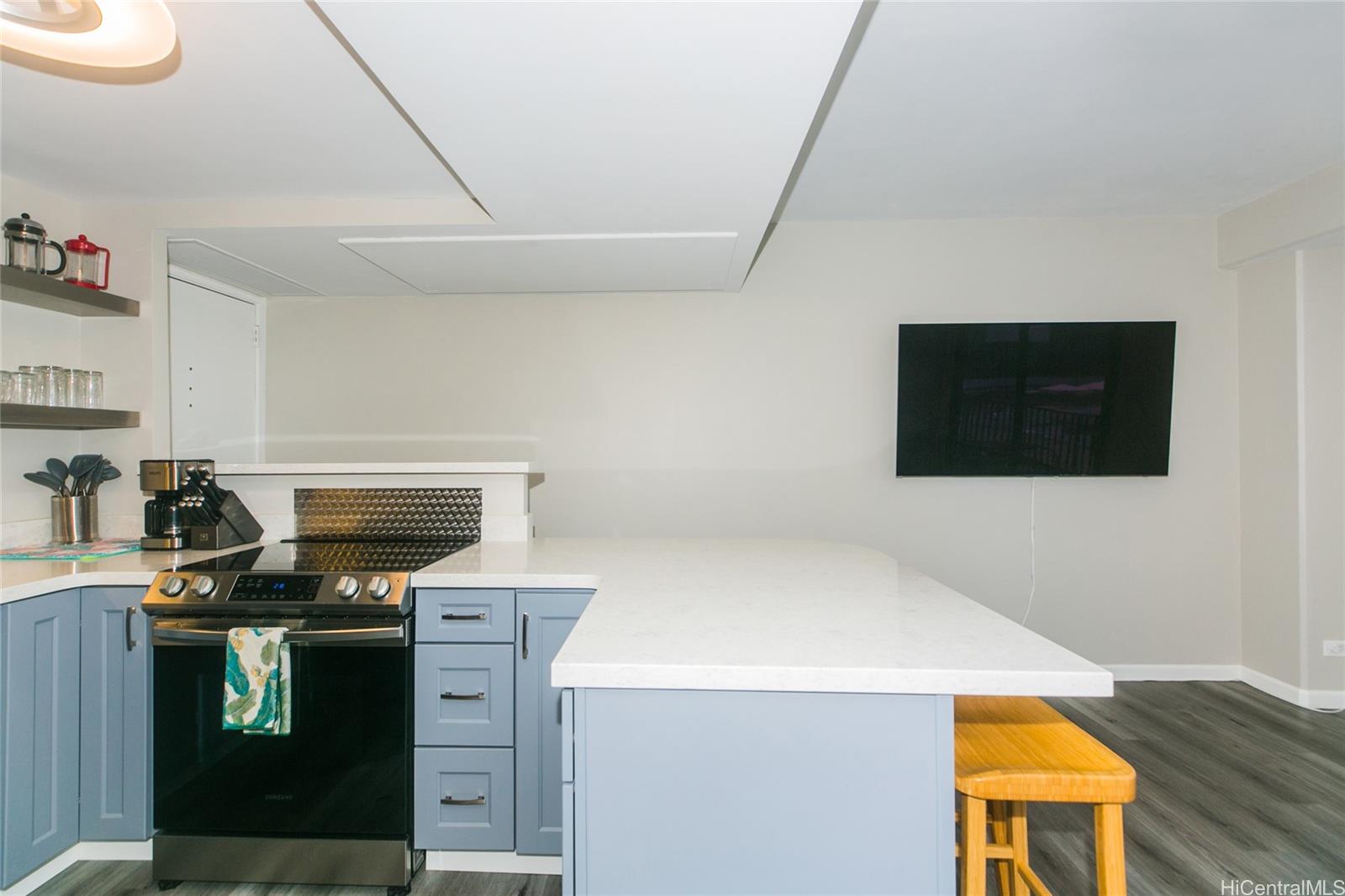 225 Queen Street  Unit 9G