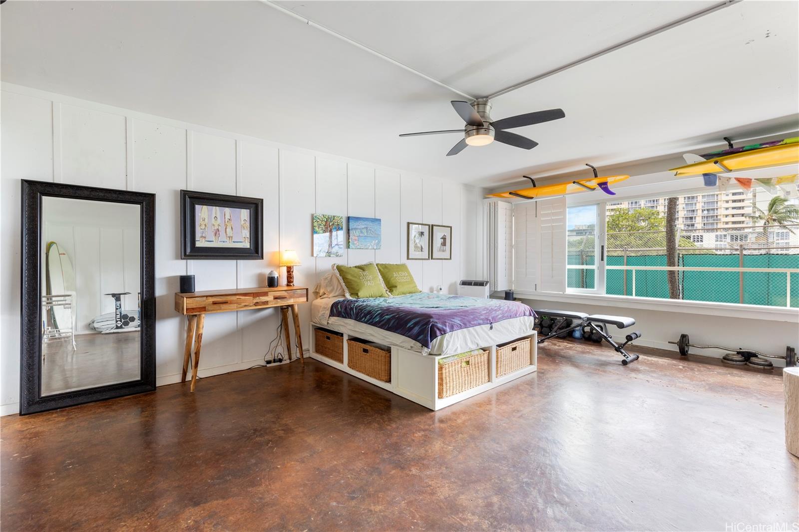 2895 Kalakaua Avenue  Unit 207