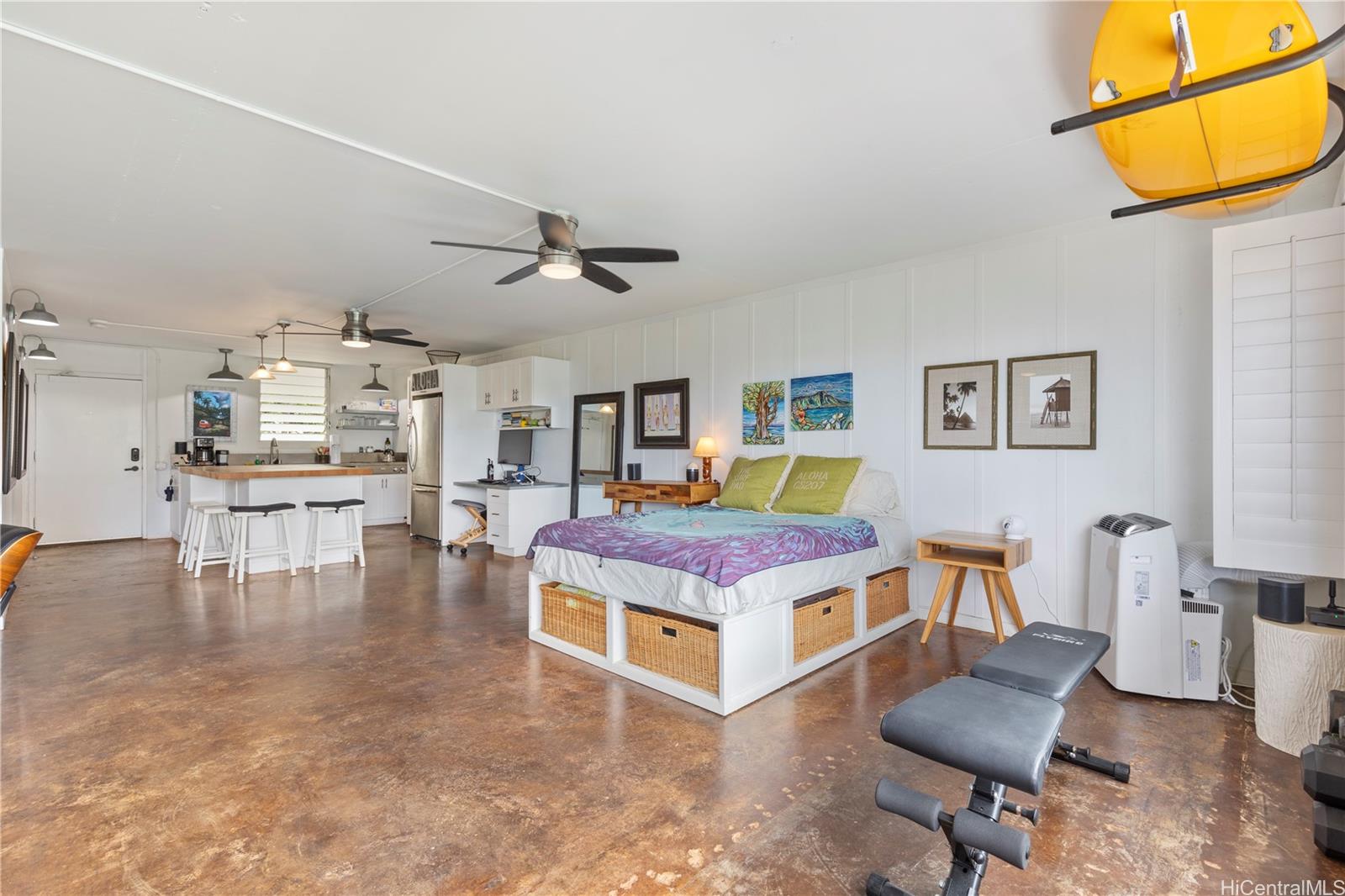 2895 Kalakaua Avenue  Unit 207
