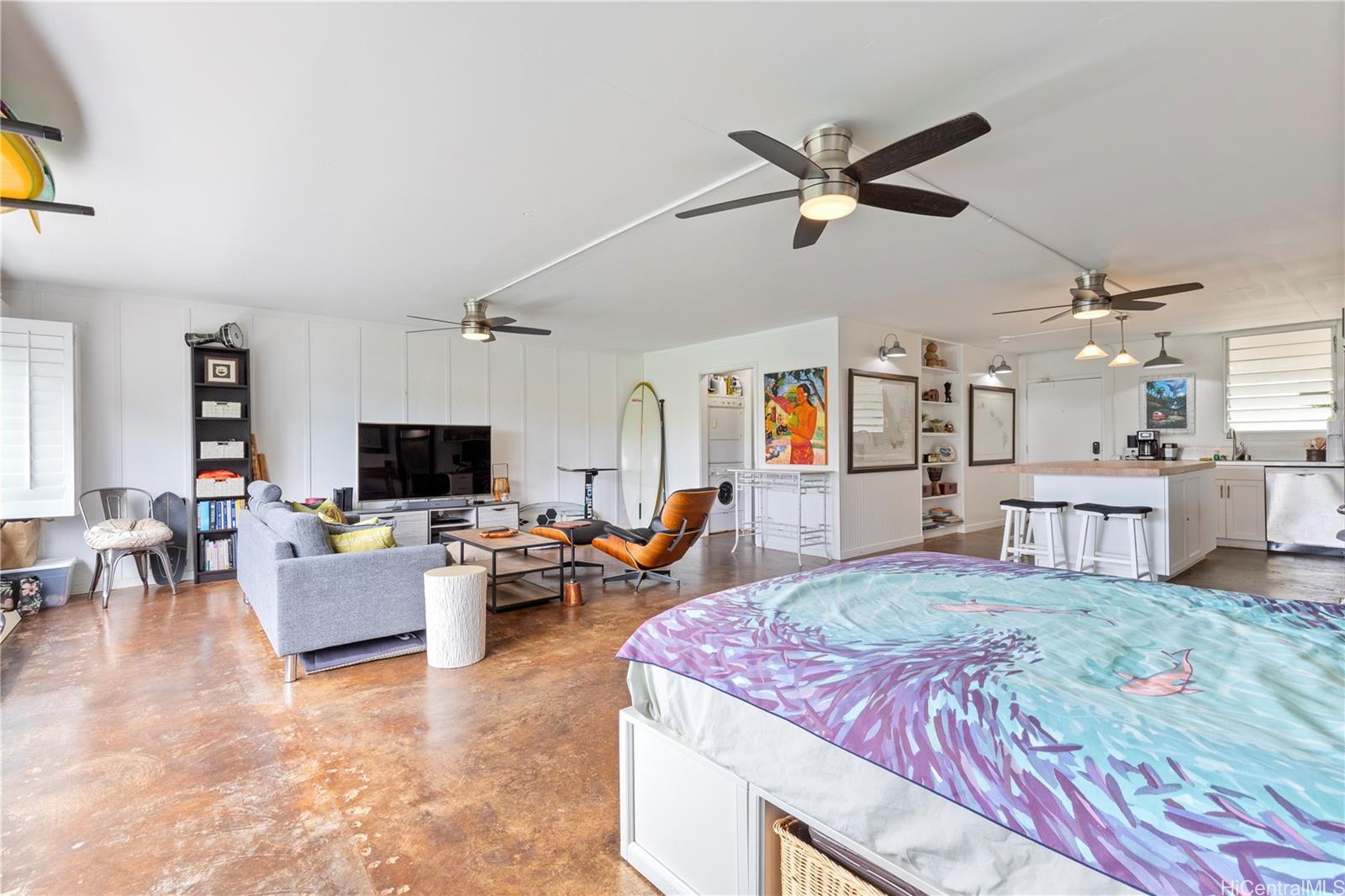 2895 Kalakaua Avenue  Unit 207