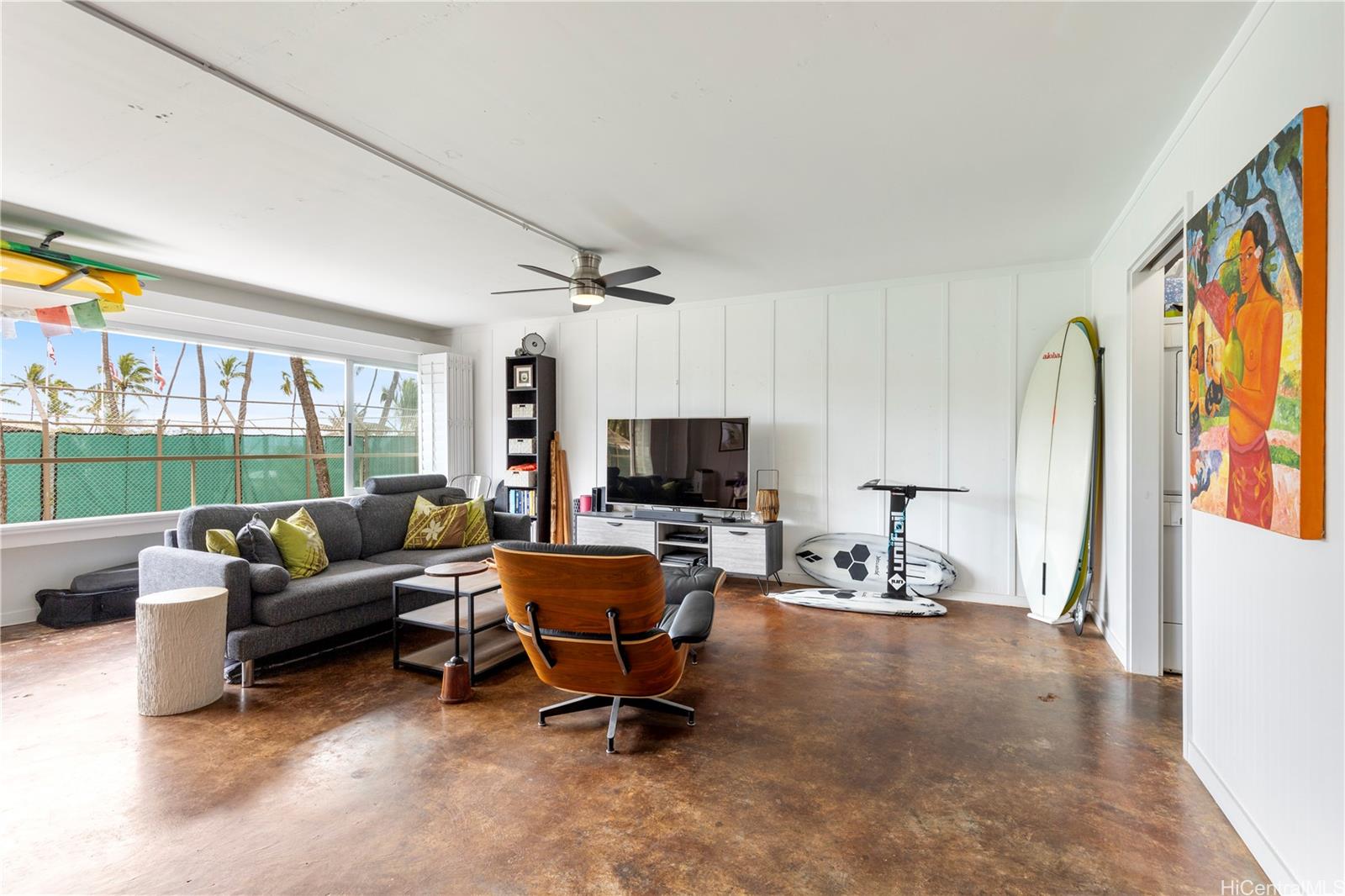 2895 Kalakaua Avenue  Unit 207