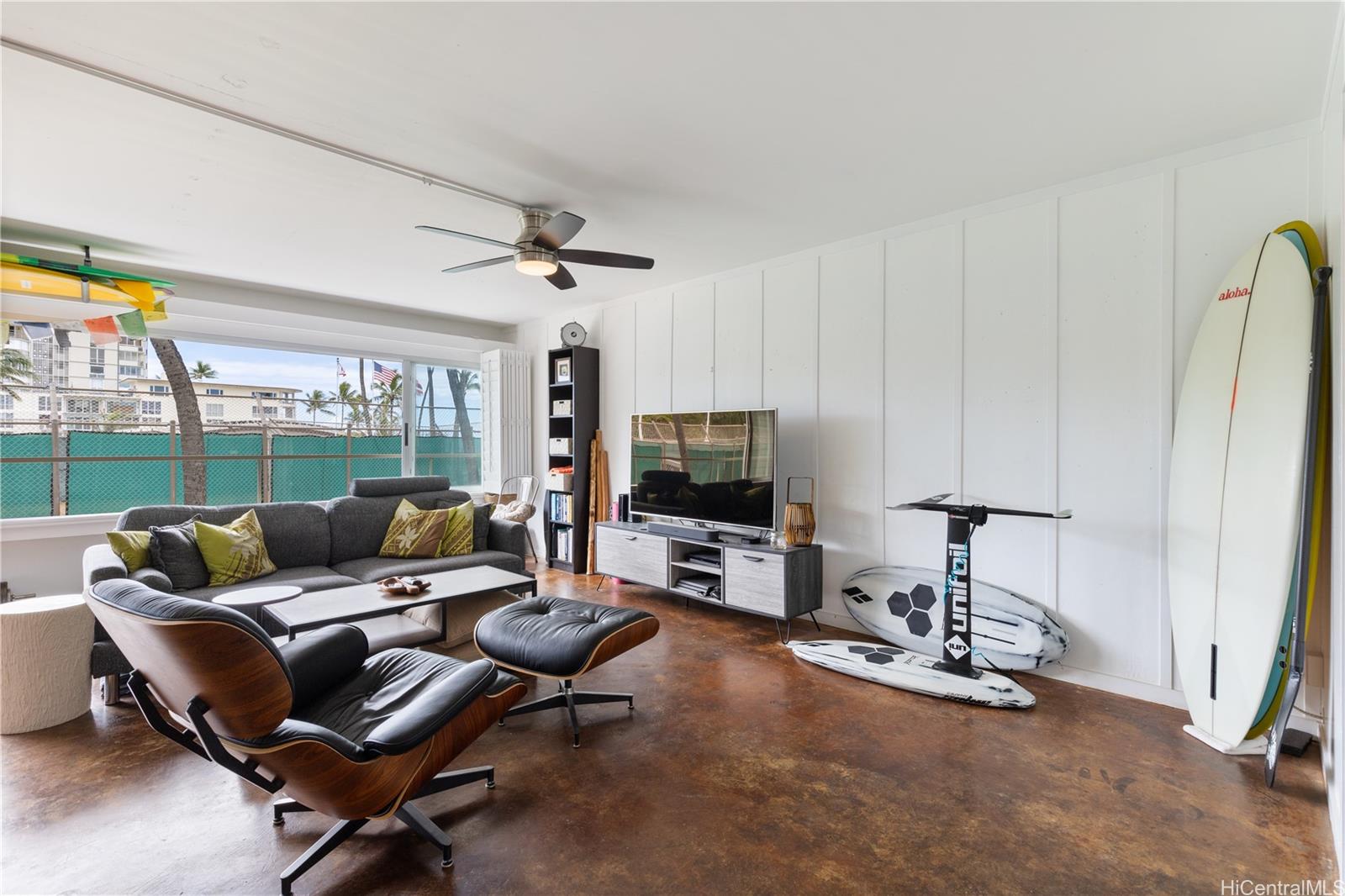 2895 Kalakaua Avenue  Unit 207