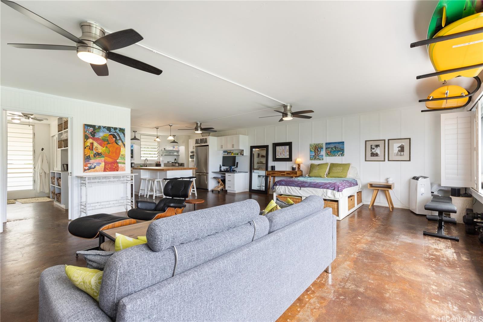 2895 Kalakaua Avenue  Unit 207