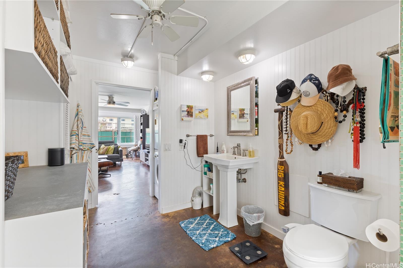2895 Kalakaua Avenue  Unit 207