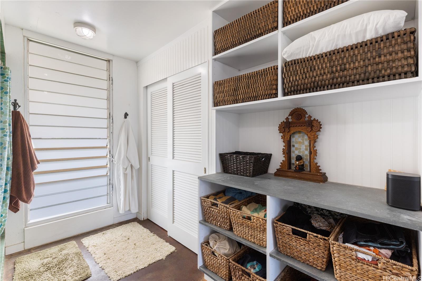 2895 Kalakaua Avenue  Unit 207