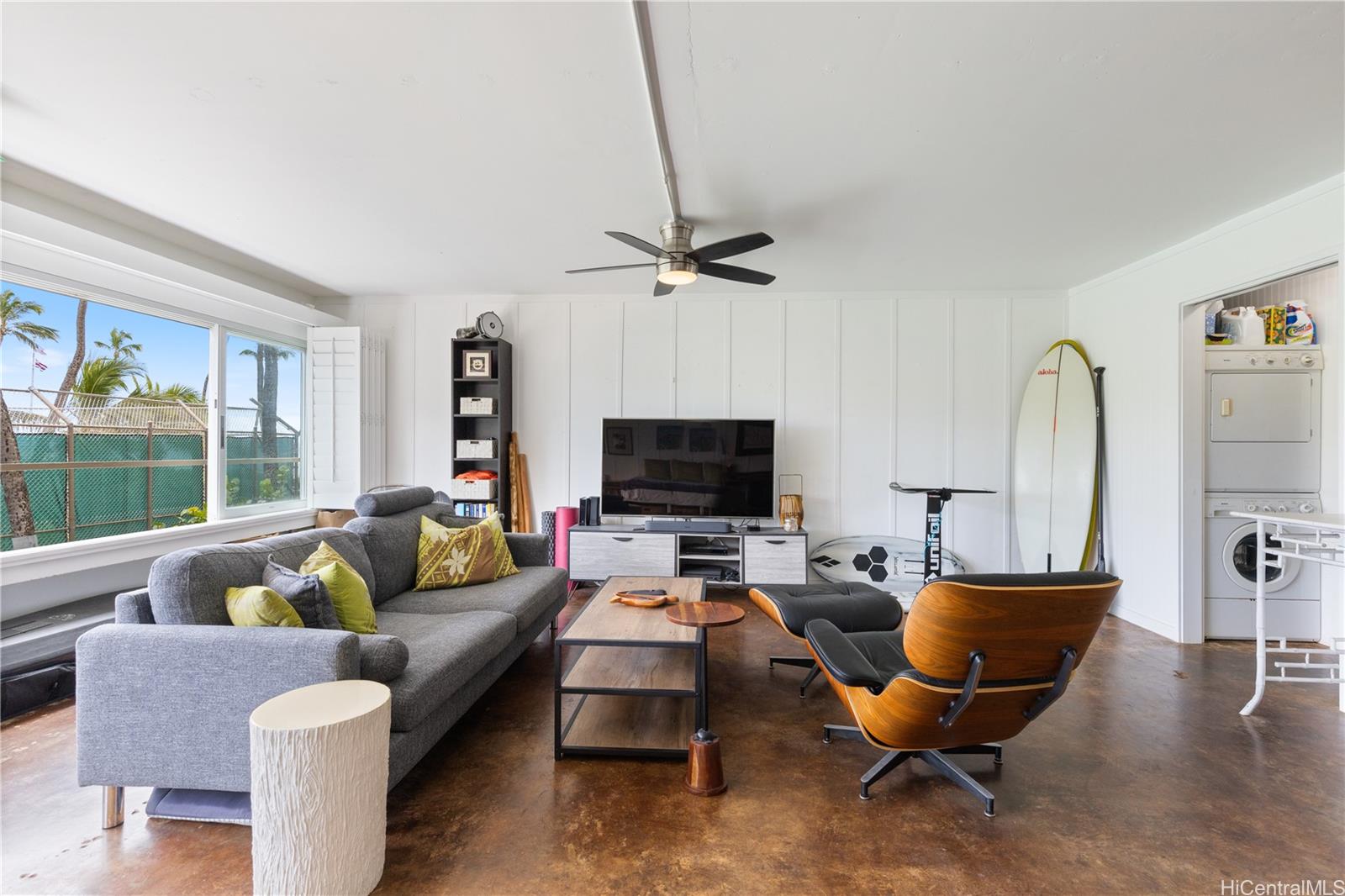 2895 Kalakaua Avenue  Unit 207