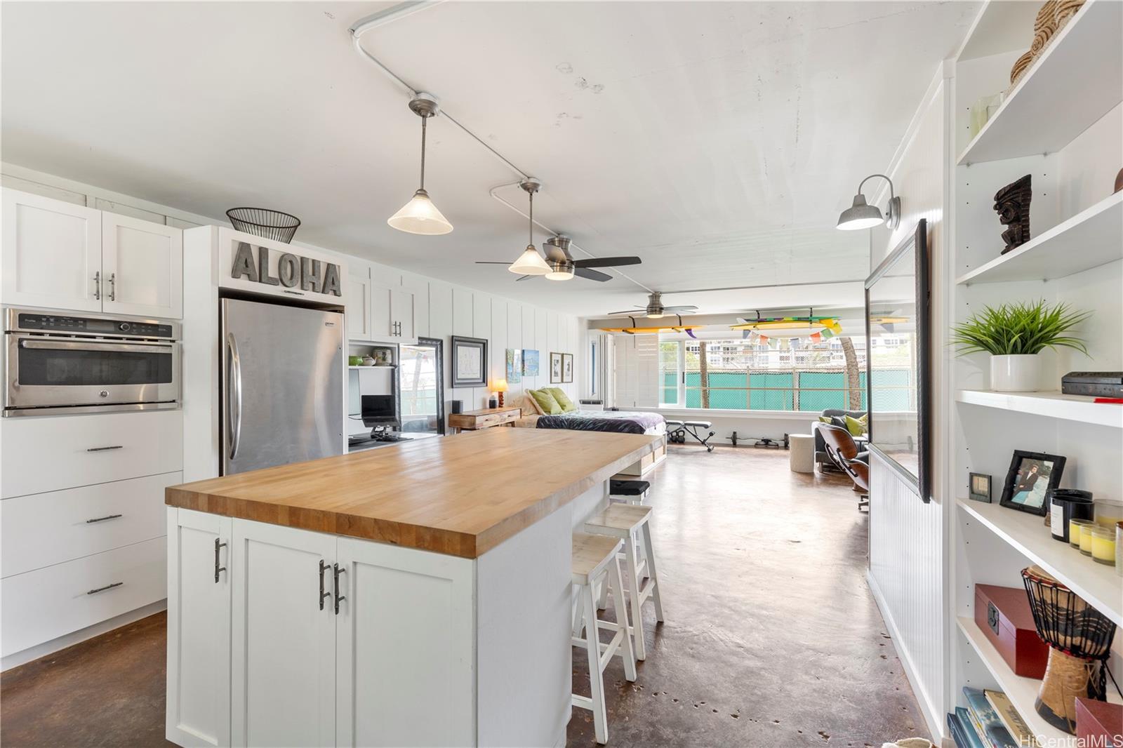 2895 Kalakaua Avenue  Unit 207