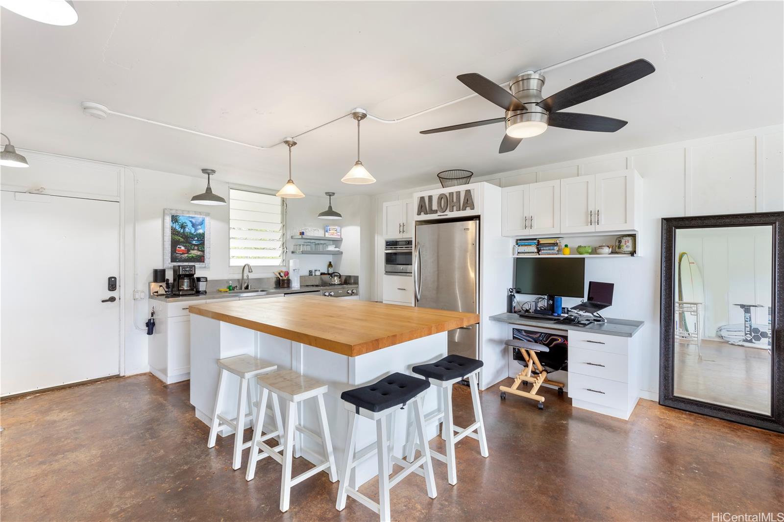 2895 Kalakaua Avenue  Unit 207