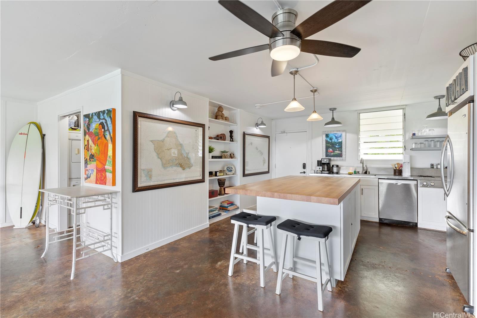 2895 Kalakaua Avenue  Unit 207