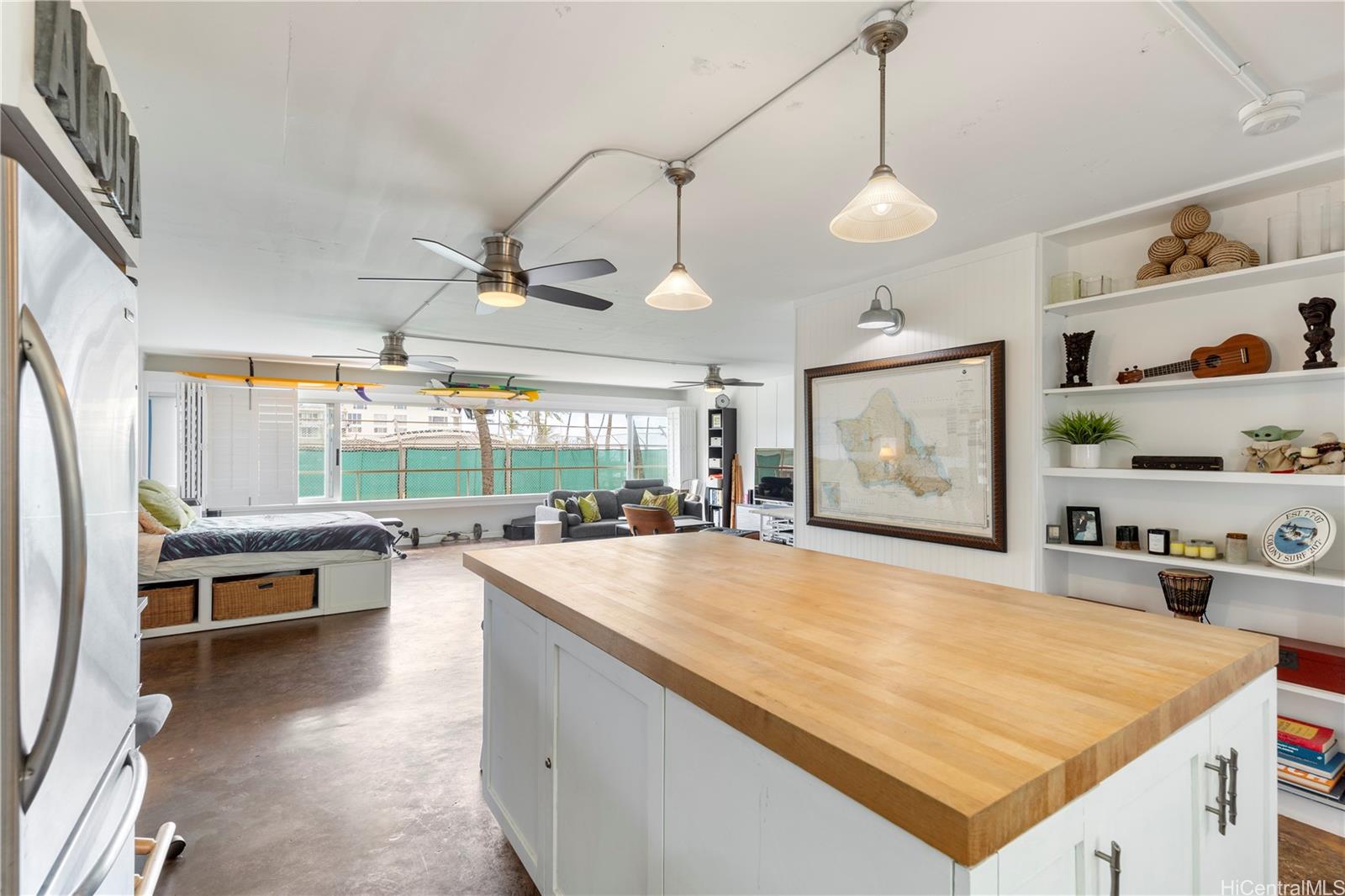 2895 Kalakaua Avenue  Unit 207