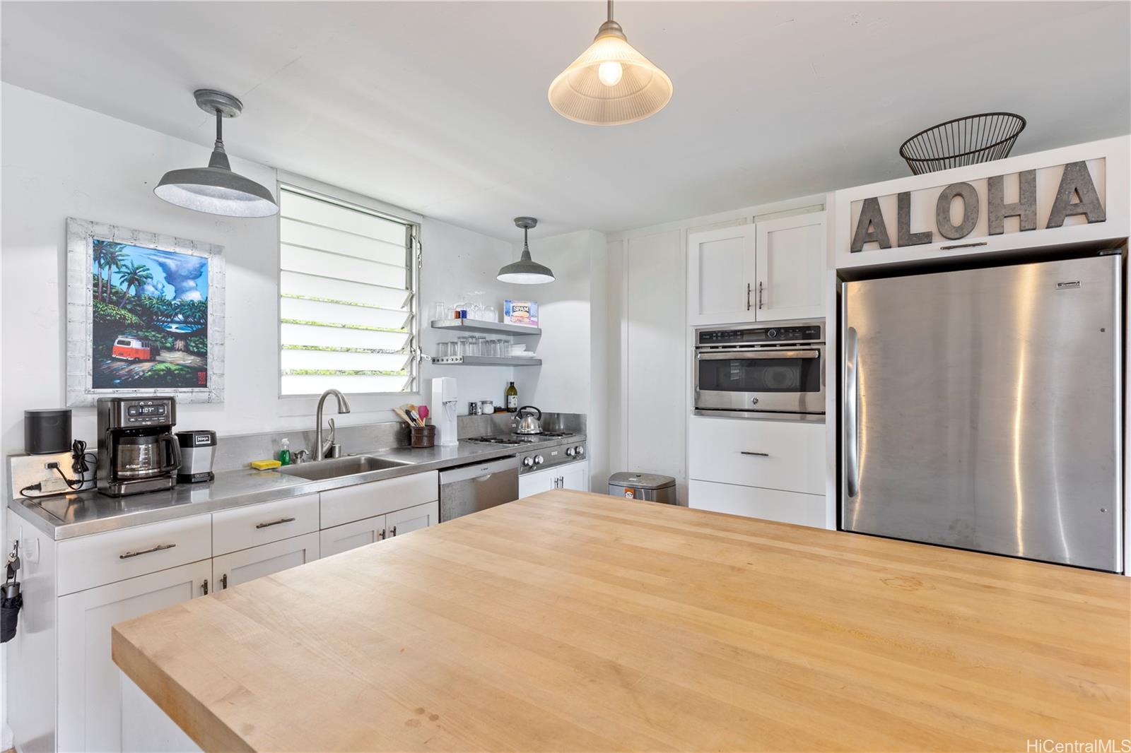 2895 Kalakaua Avenue  Unit 207