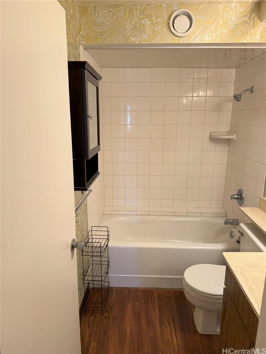 Photo 11 of 24