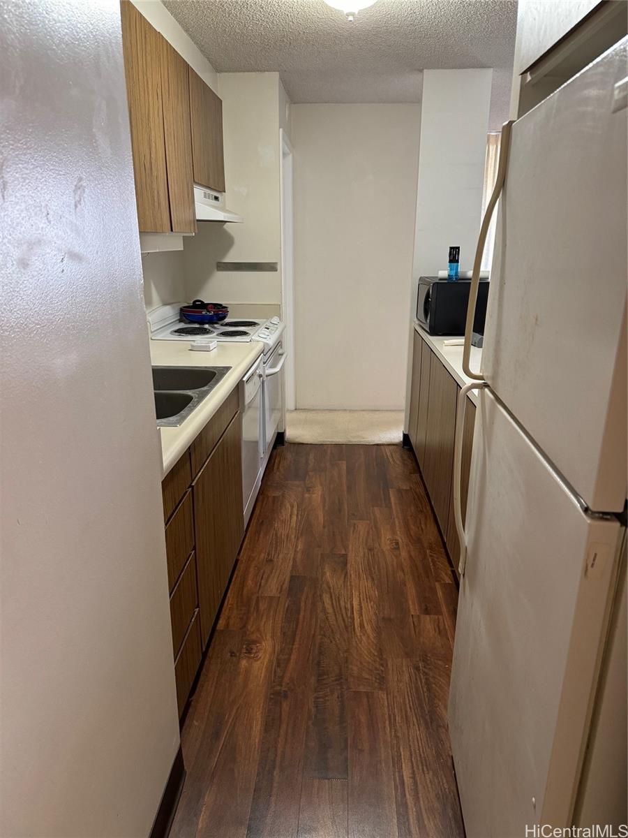 Photo 9 of 24