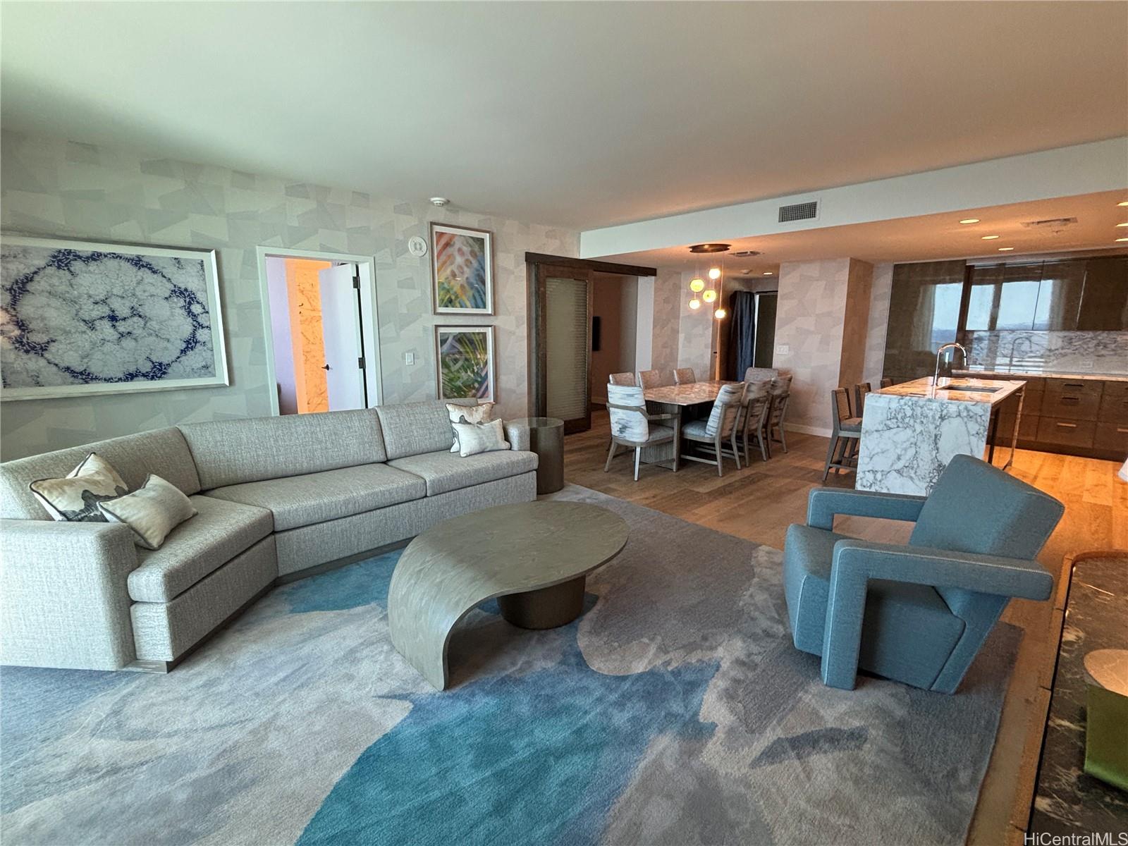 383 Kalaimoku Street E3602