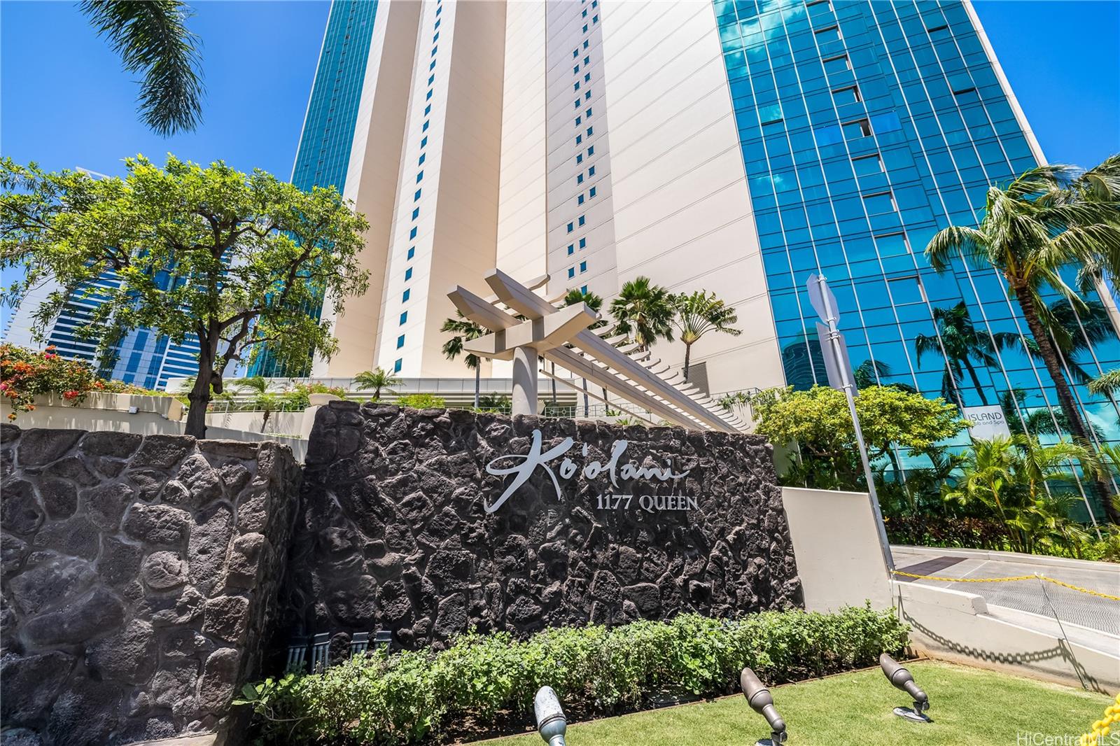 1177 Queen Street 4307