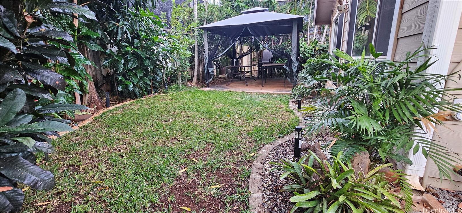 Photo 18 of 23