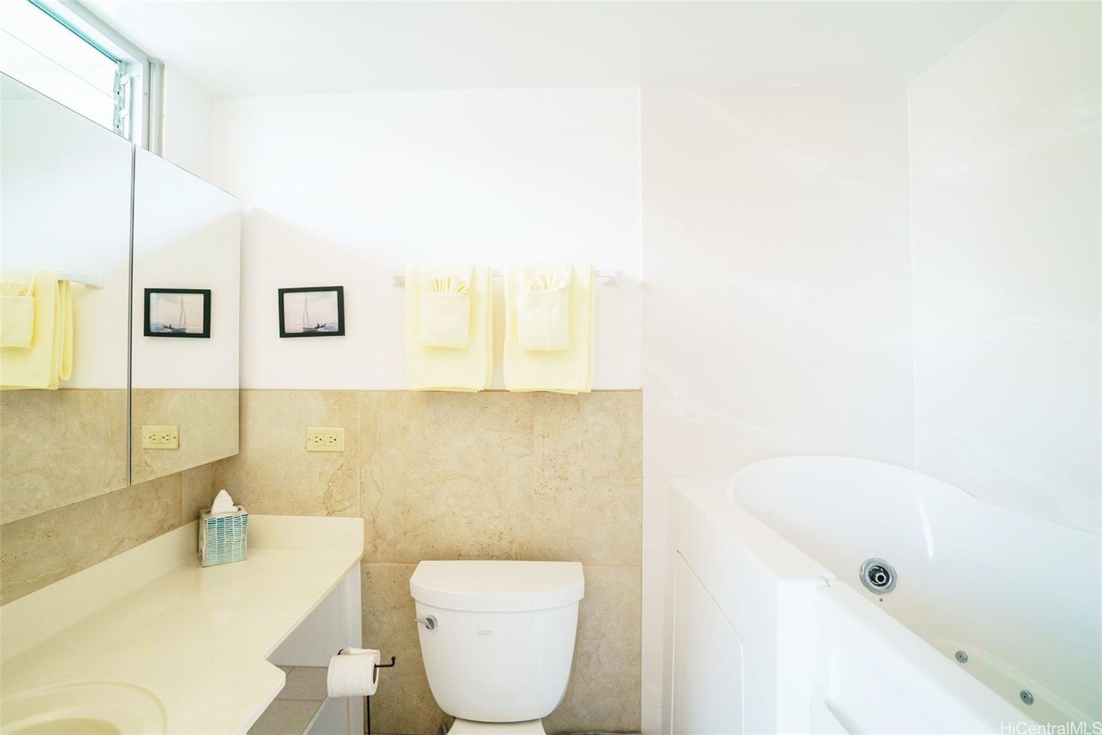 2575 Kuhio Avenue  Unit 1702