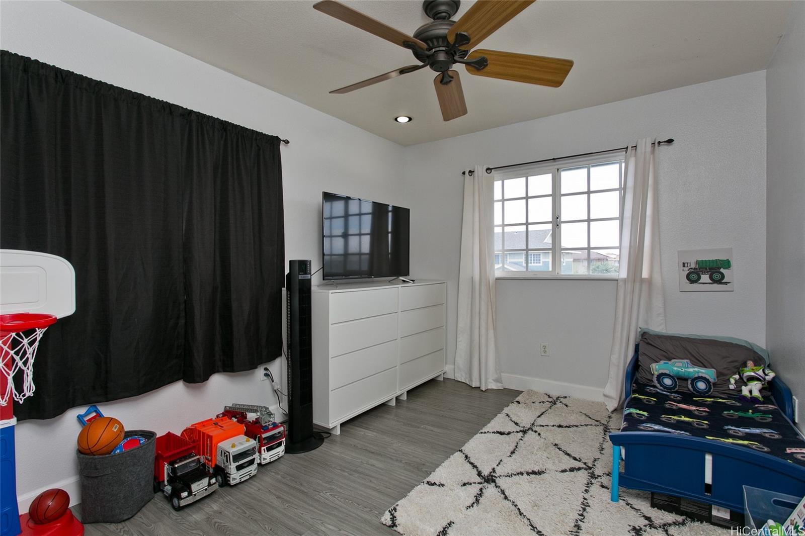 Photo 11 of 22