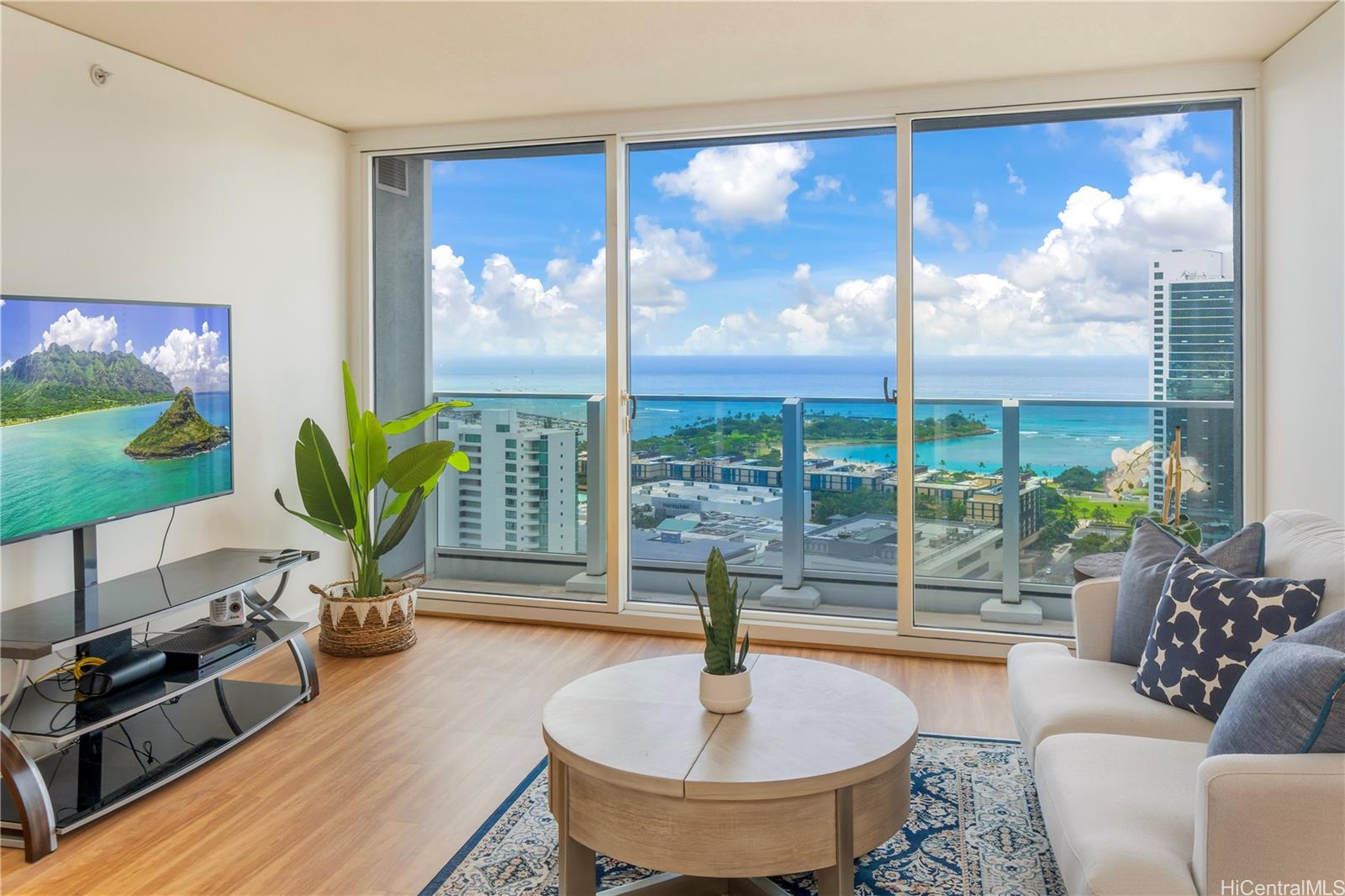 1296 Kapiolani Boulevard 3906 (W/Den & East)