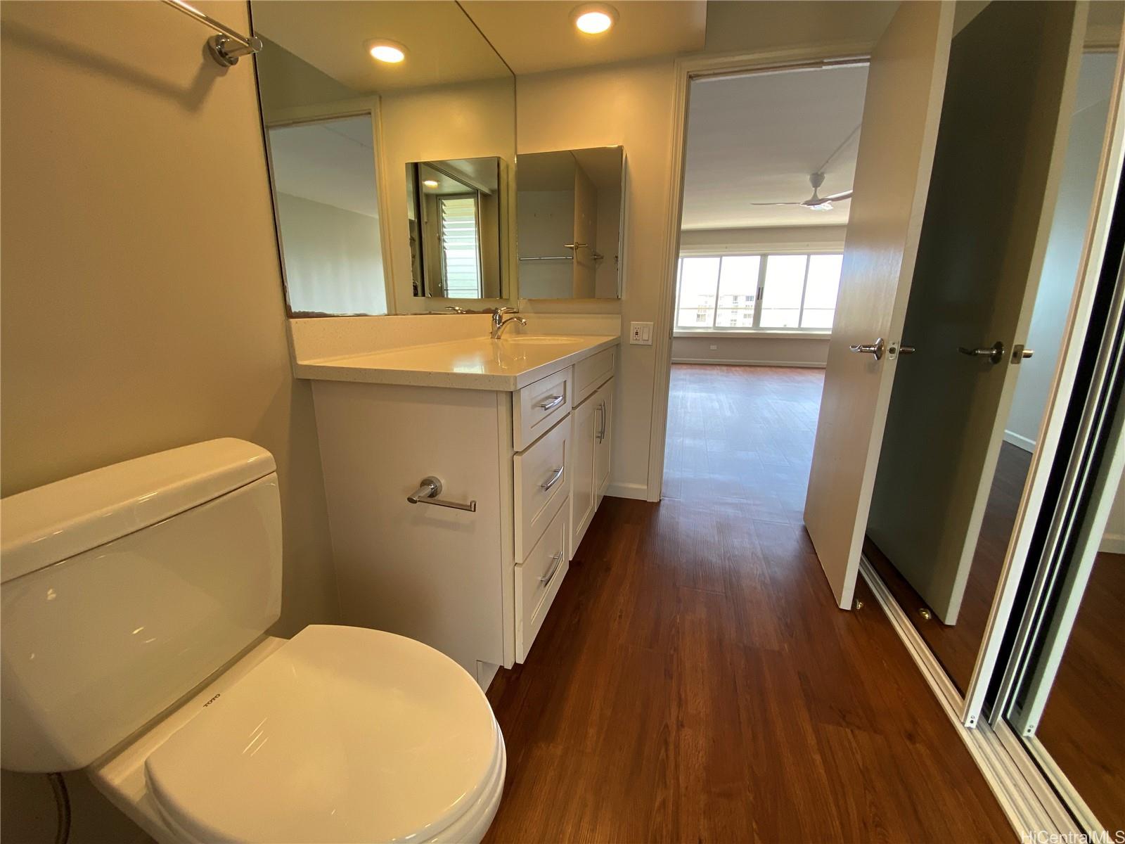 2895 Kalakaua Avenue  Unit 1008