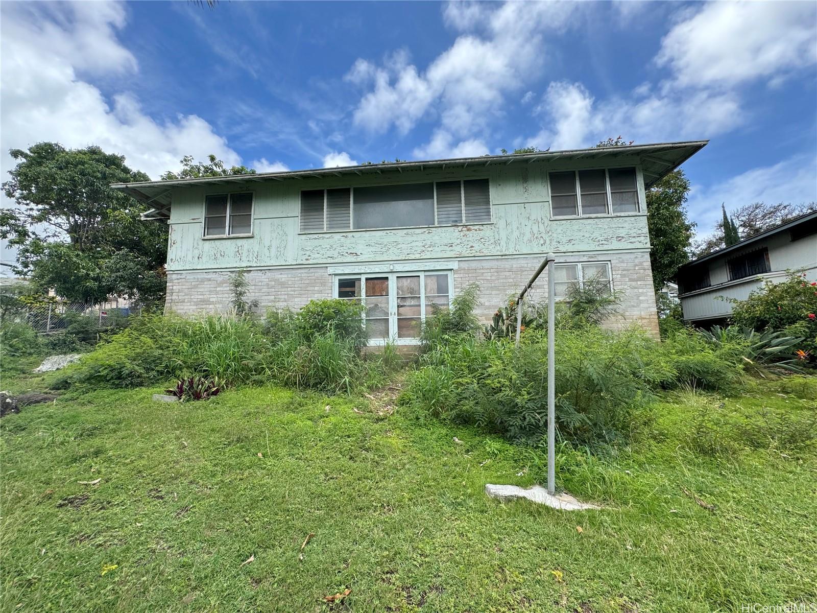 1912 Aupuni Street 1912 Aupuni Street