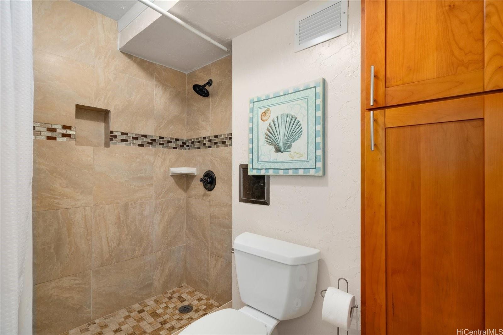 Photo 13 of 25