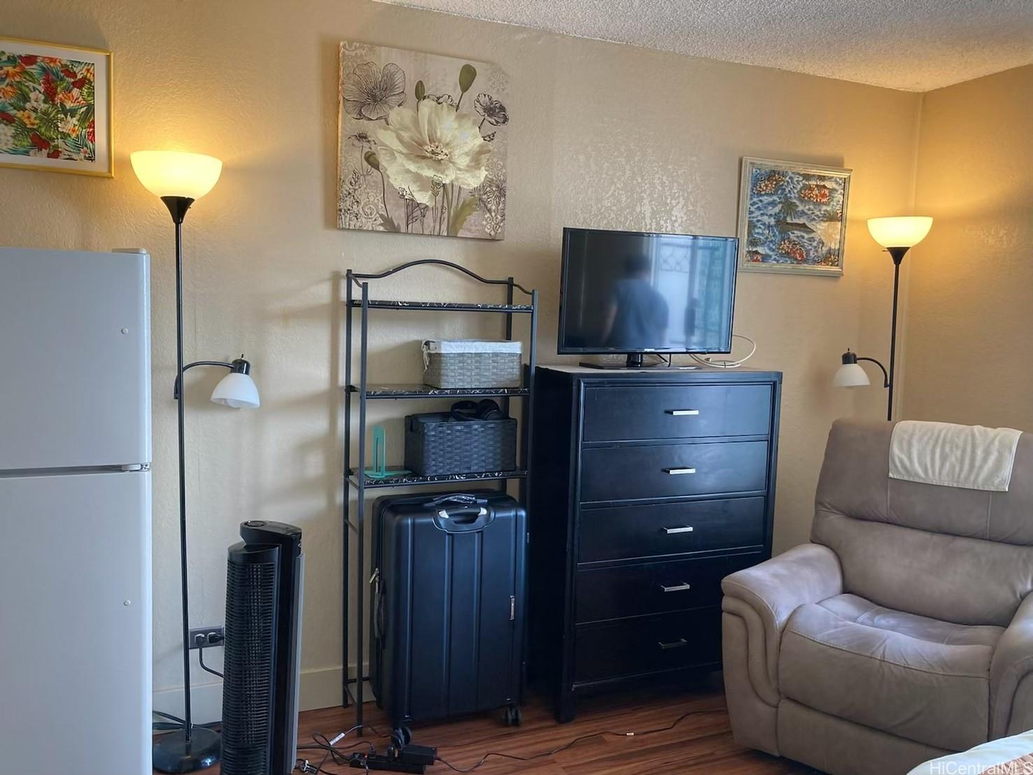 Photo 14 of 25
