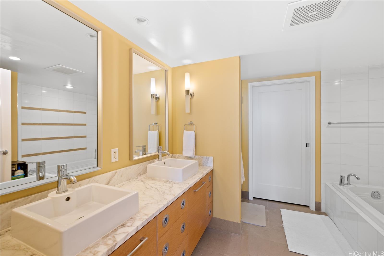 1177 Queen Street  Unit 3503