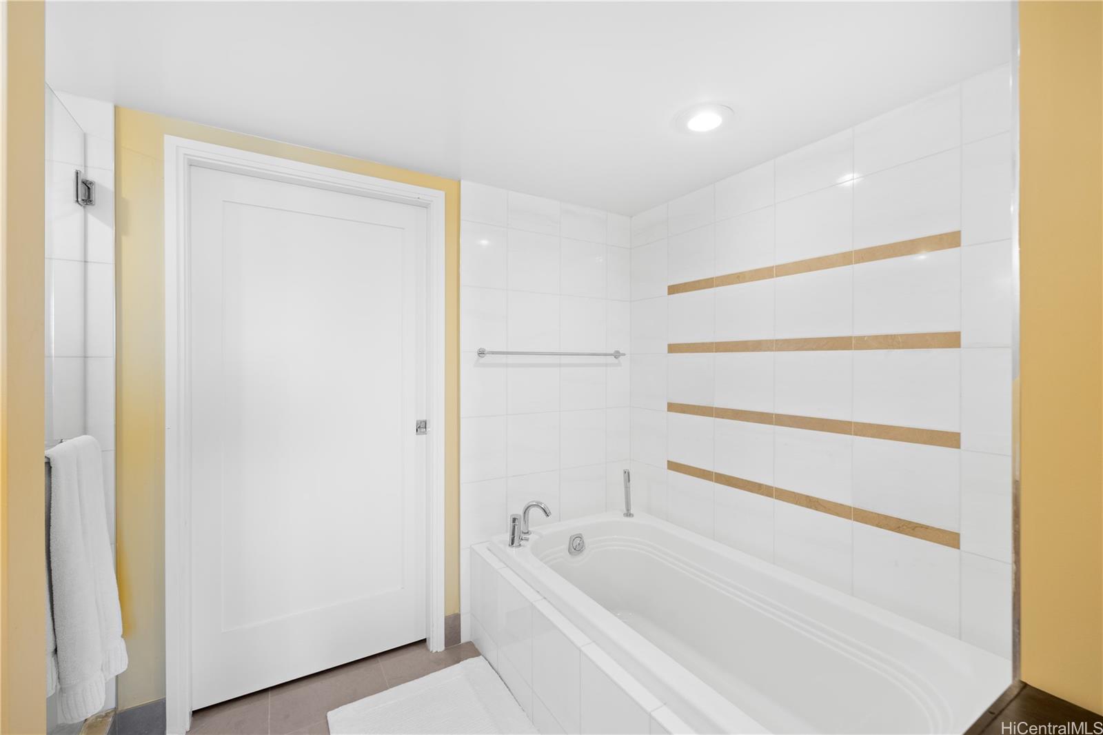 1177 Queen Street  Unit 3503