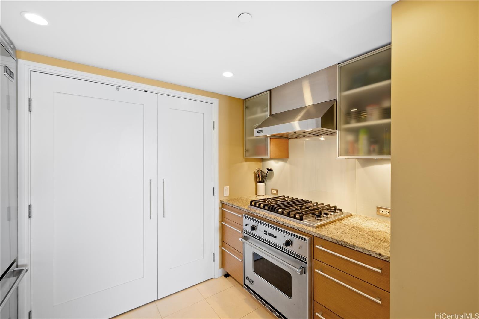 1177 Queen Street  Unit 3503