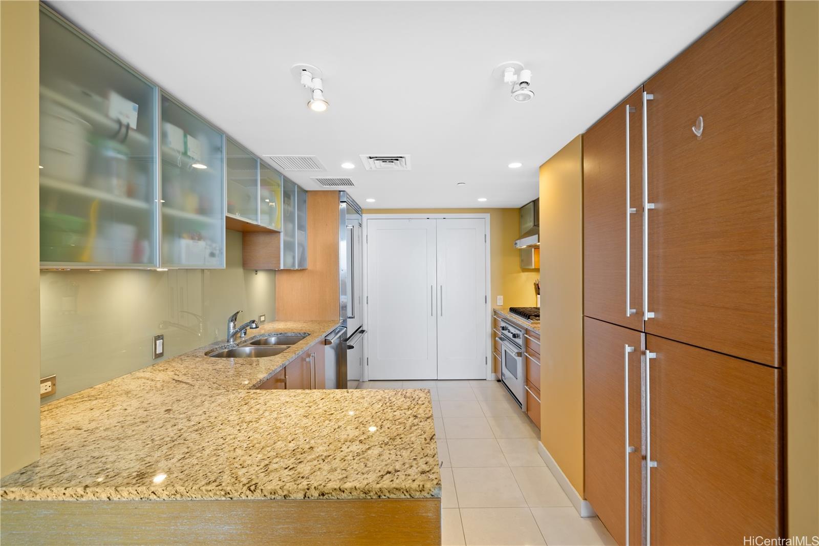 1177 Queen Street  Unit 3503