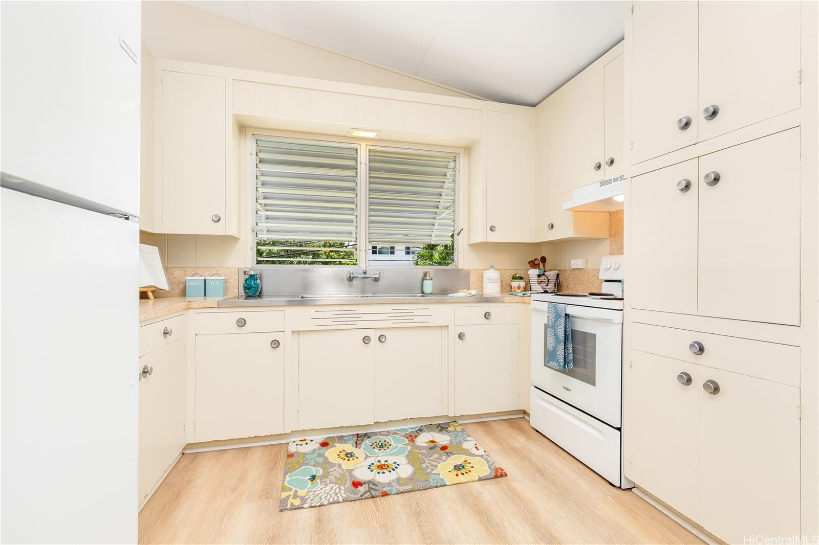 Photo 7 of 22