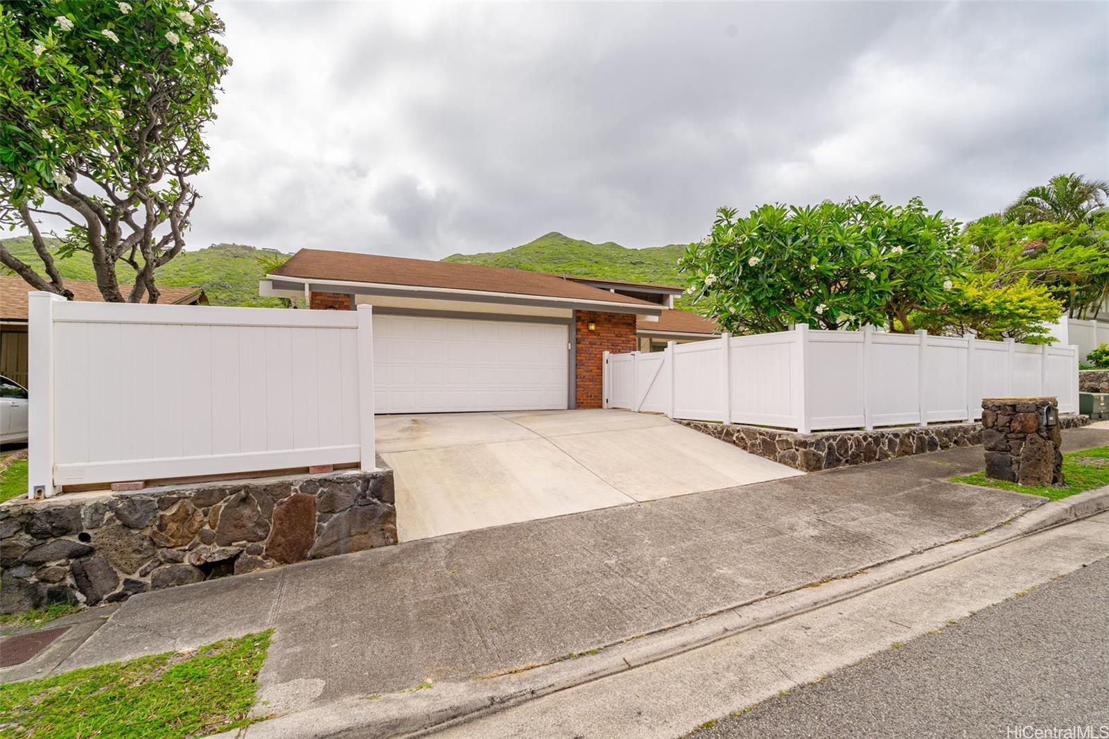 1360 Kaeleku Street