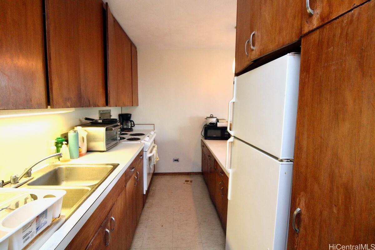 Photo 11 of 25