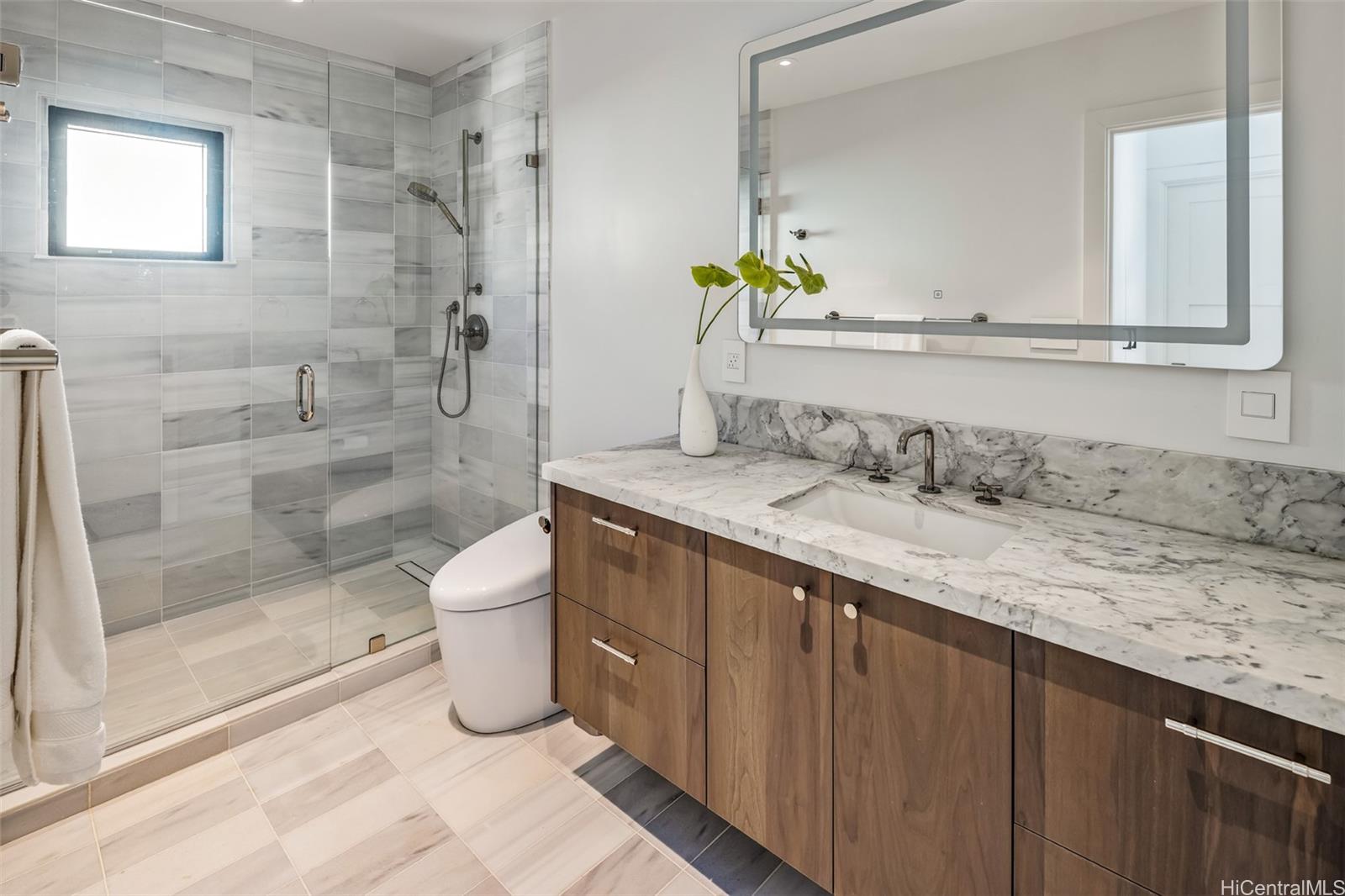 Photo 18 of 23
