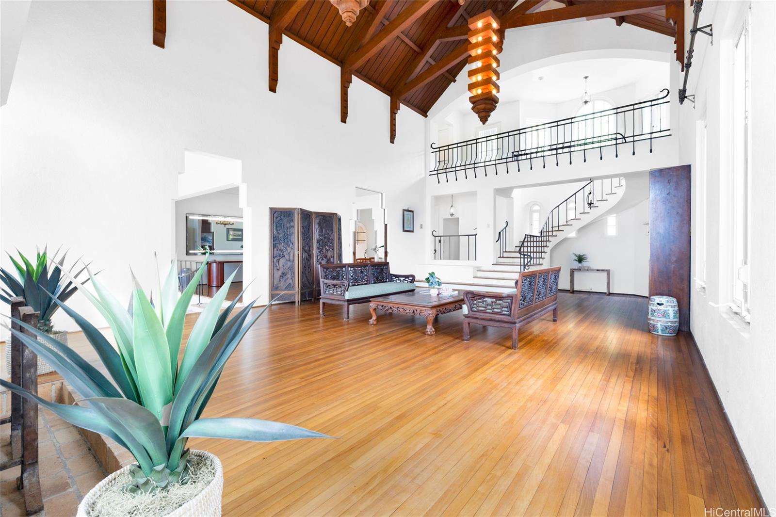 3647 Diamond Head Road