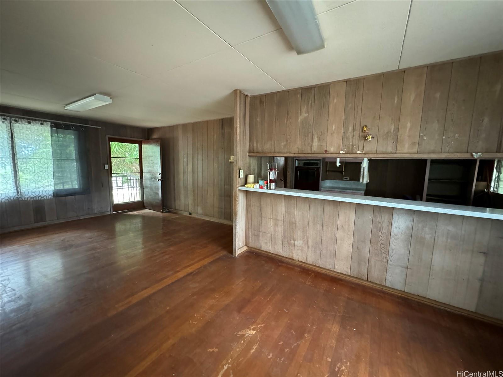 Photo 4 of 6
