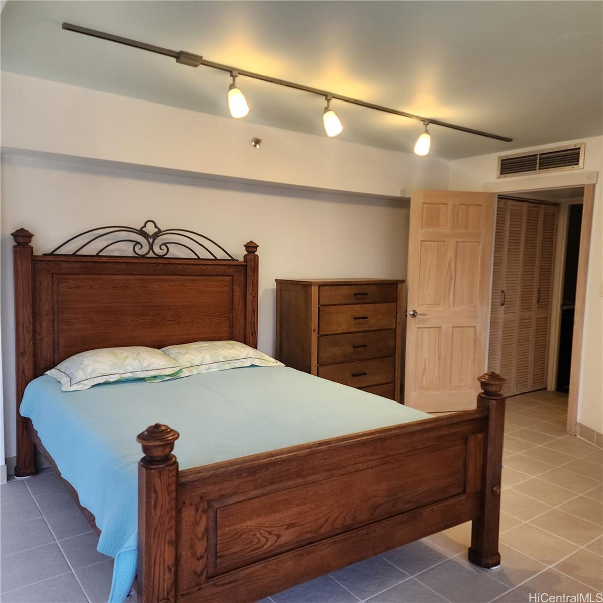 1088 Bishop Street 2909