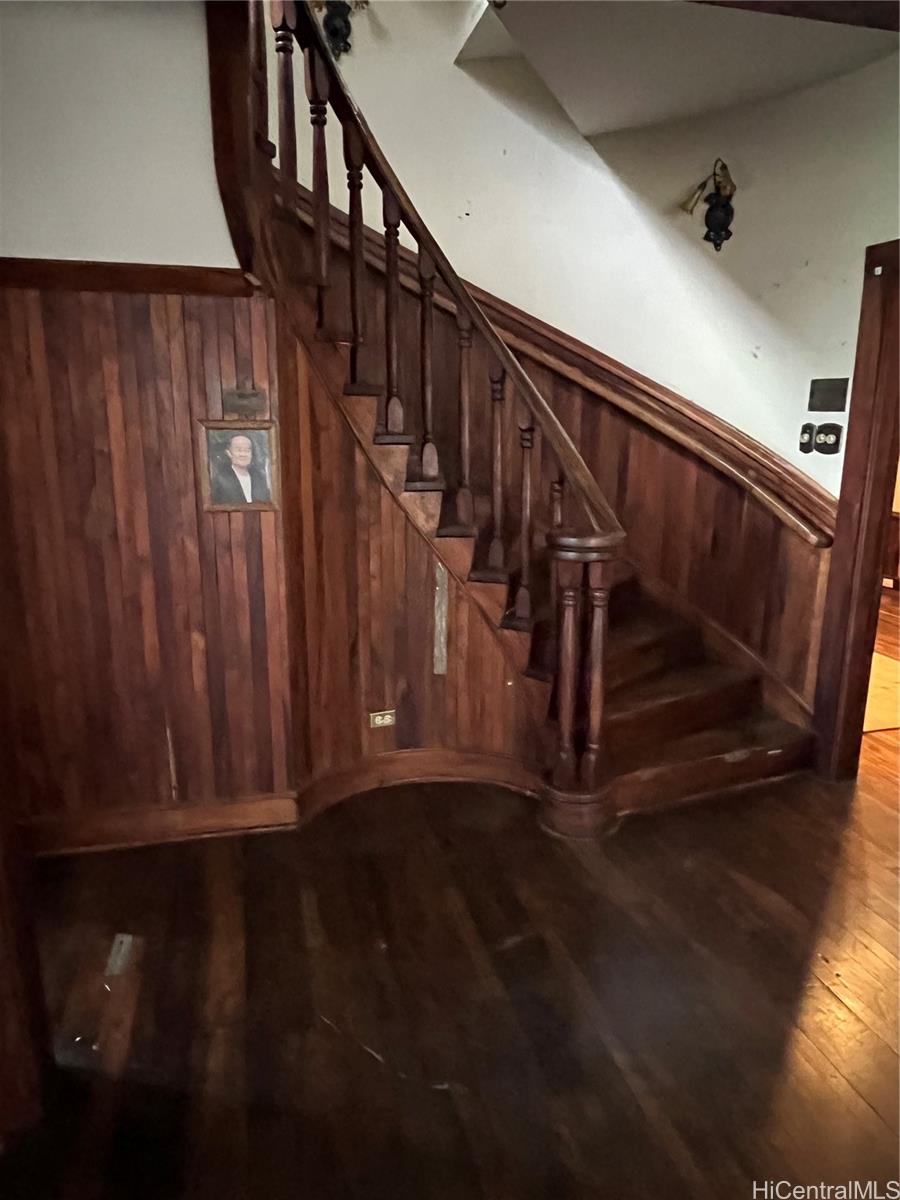 Photo 8 of 25