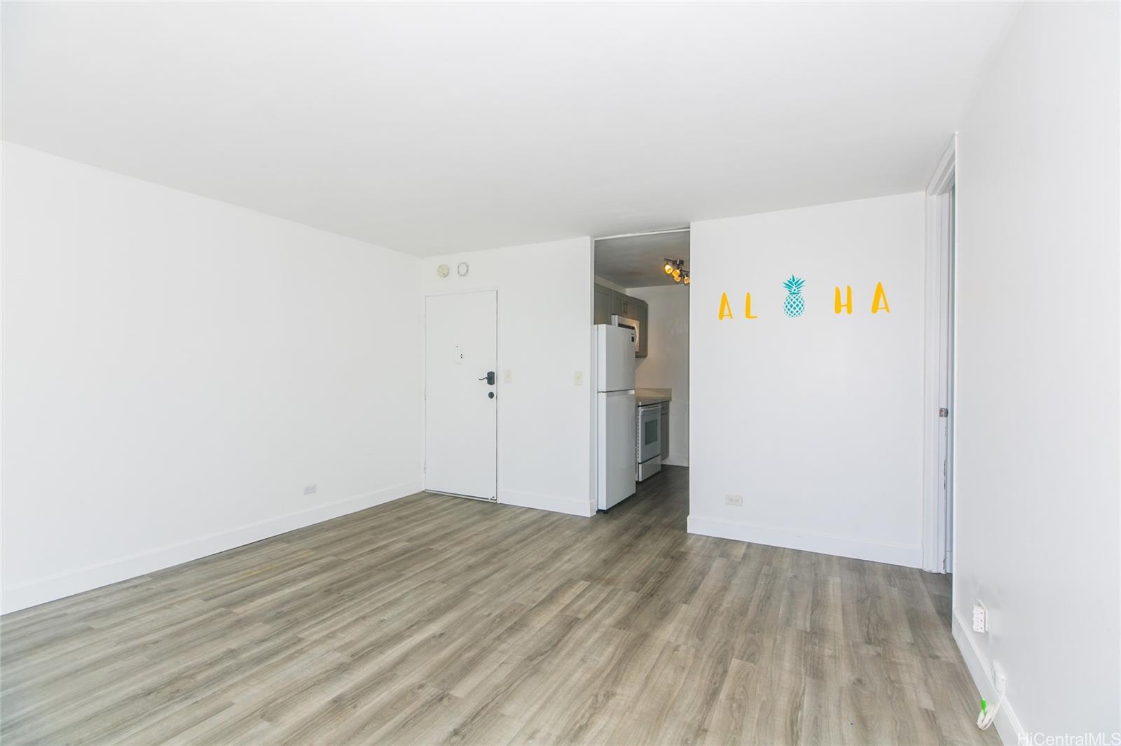 Photo 6 of 25