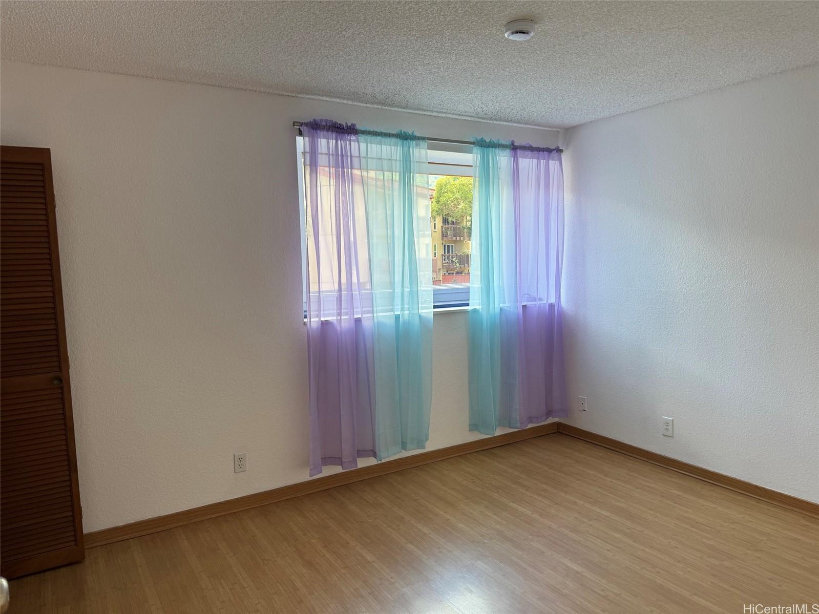 Photo 6 of 25