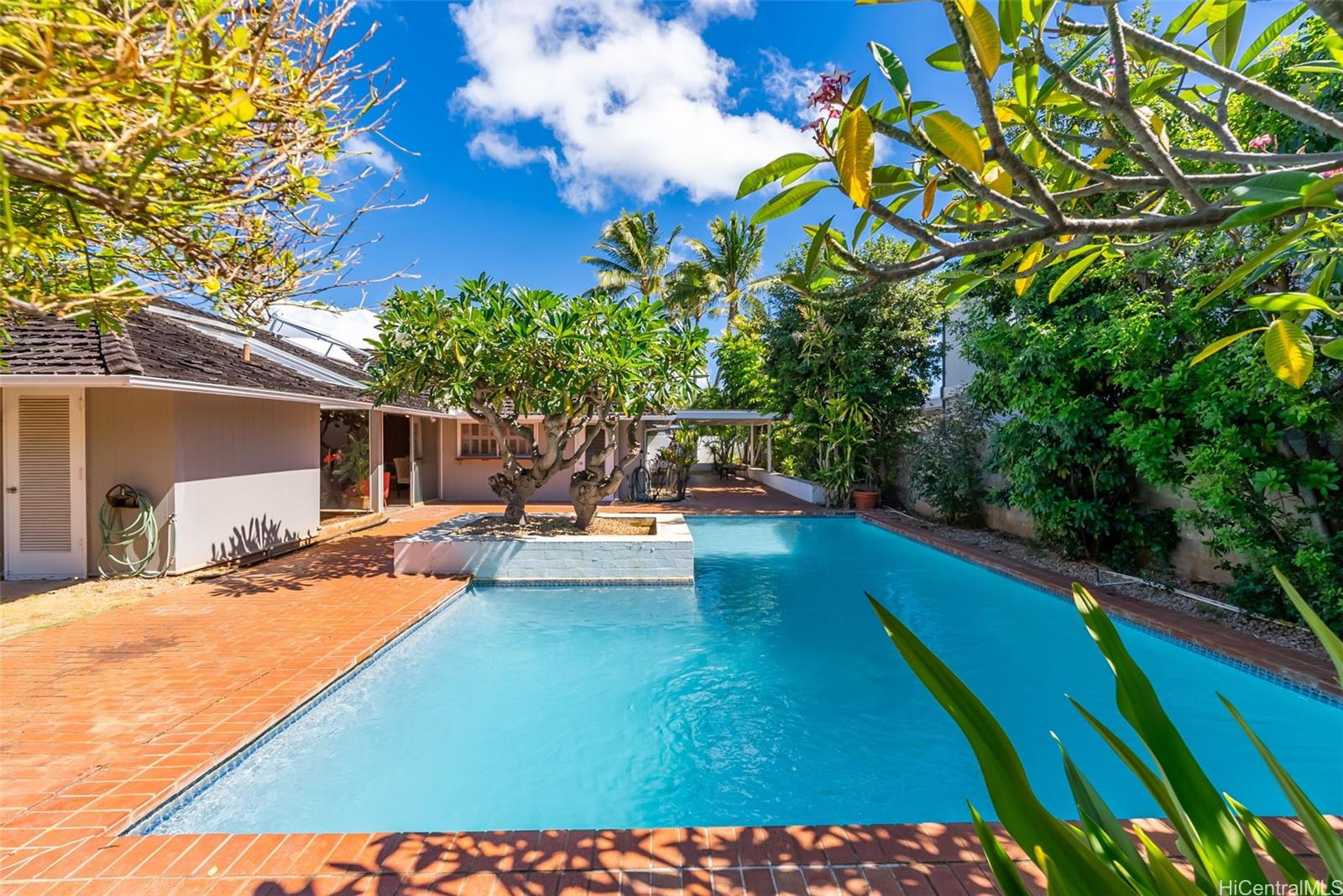 Photo 19 of 25