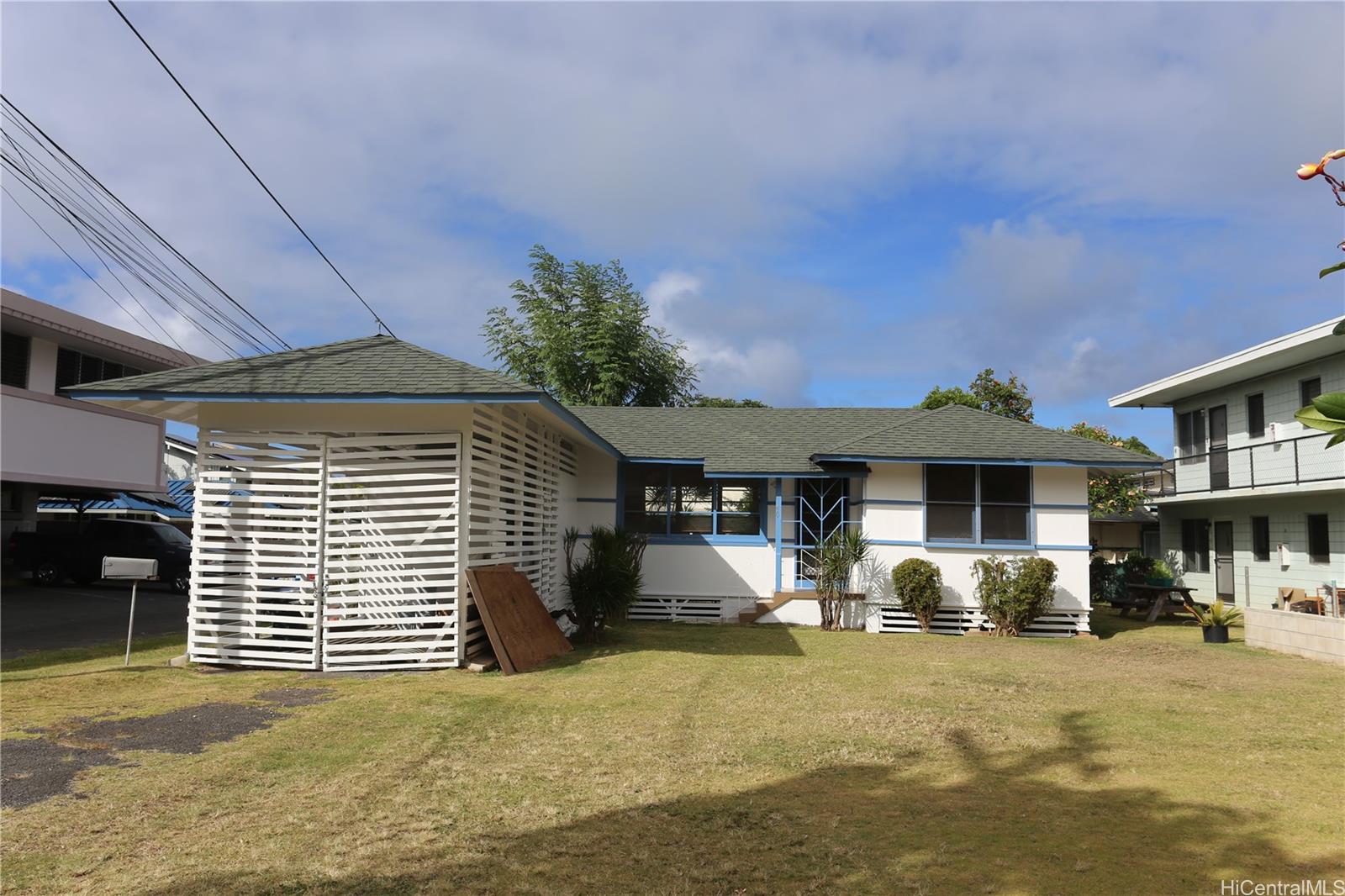 40 Maluniu Avenue