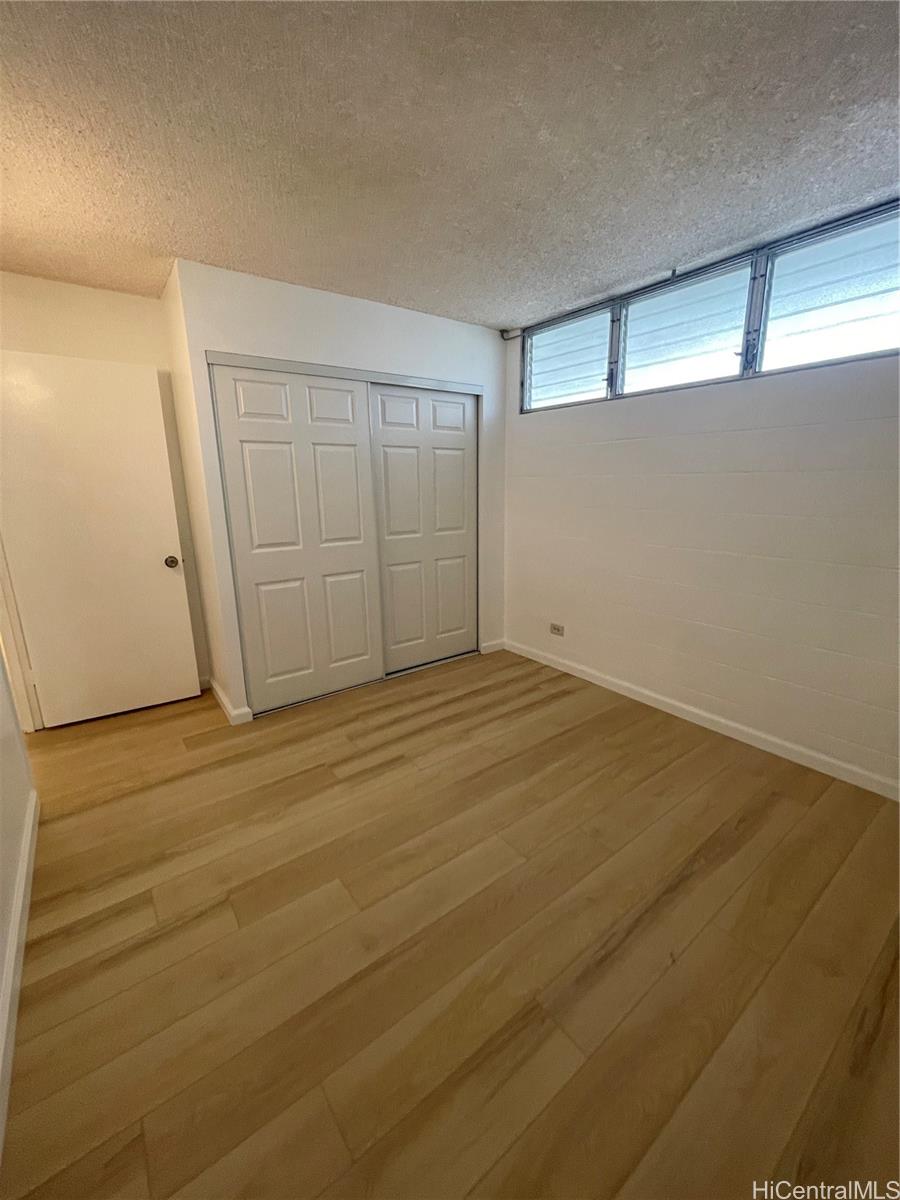 Photo 17 of 24
