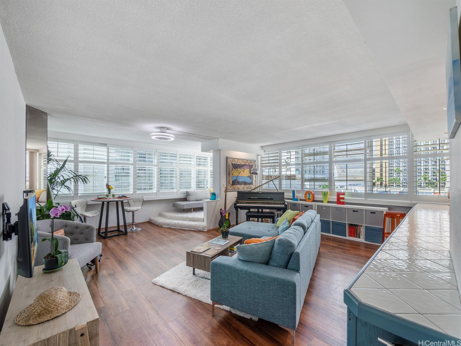 2500 Kalakaua Avenue  Unit 503