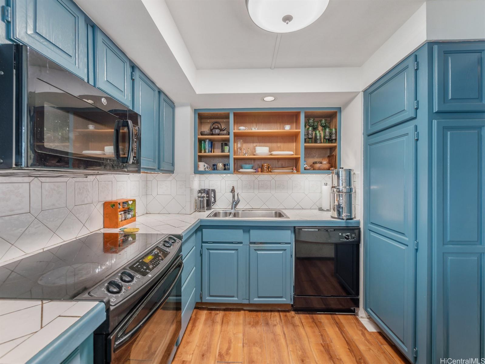 2500 Kalakaua Avenue  Unit 503